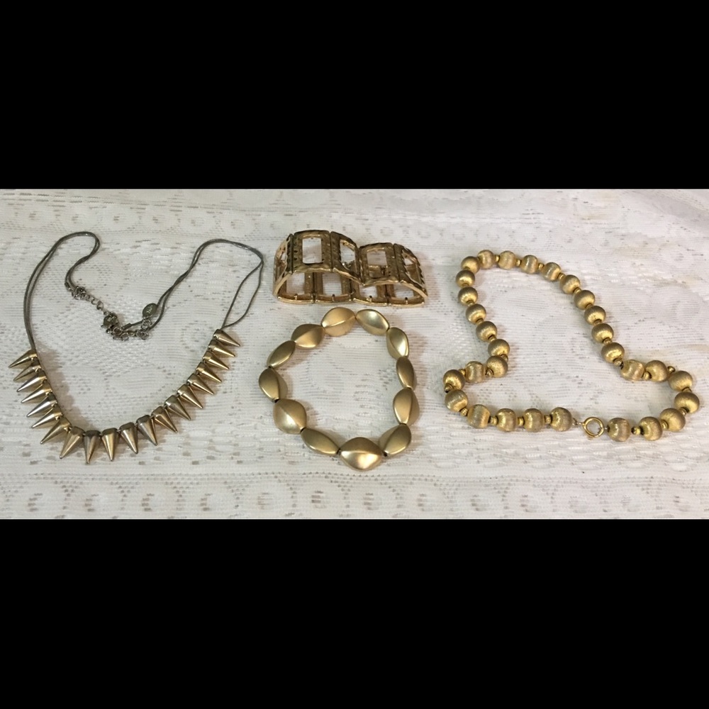 15  Piece Harvest/Repair Beaded Jewelry Lot